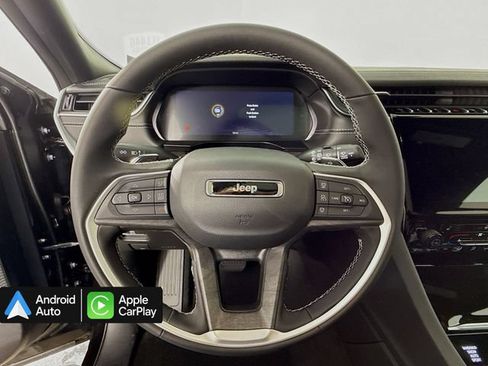 Used 2025 Jeep Grand Cherokee Limited w/ Black Appearance Package AWD/4WD image 11