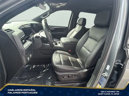 Used 2025 Chevrolet Suburban Z71 AWD/4WD image 14