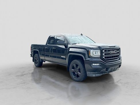 Used 2017 GMC Sierra 1500 SLE w/ SLE Value Package AWD/4WD image 10