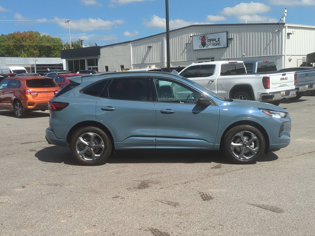 Used 2023 Ford Escape ST-Line w/ Tech Pack #1 AWD/4WD image 4