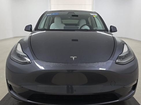 Used 2023 Tesla Model Y Long Range AWD/4WD image 2