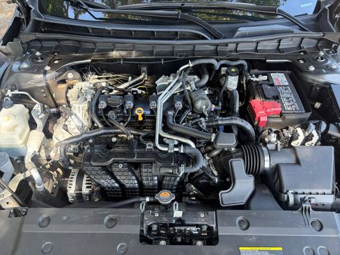 Used 2025 Nissan Altima 2.5 SV FWD image 33