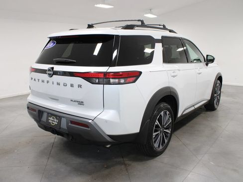 Used 2026 Nissan Pathfinder Platinum AWD/4WD image 9