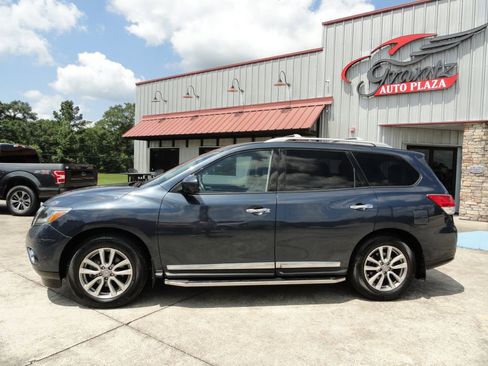 Used 2016 Nissan Pathfinder SL w/ SL Tech Package FWD image 3