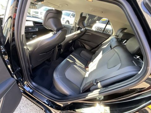 Used 2023 Kia Niro EX image 23