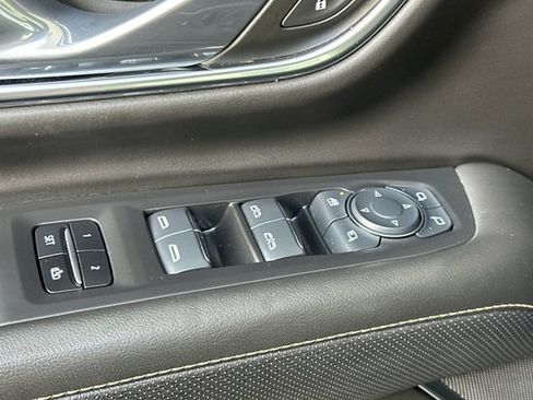 Used 2024 Chevrolet Tahoe Premier AWD/4WD image 12