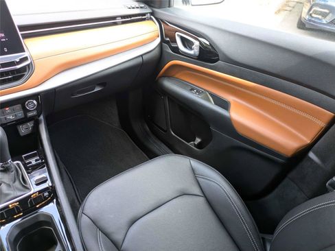Certified 2025 Jeep Compass Limited AWD/4WD image 19