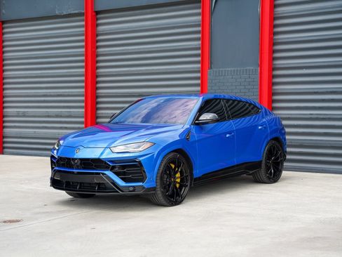 Used 2022 Lamborghini Urus AWD/4WD image 1