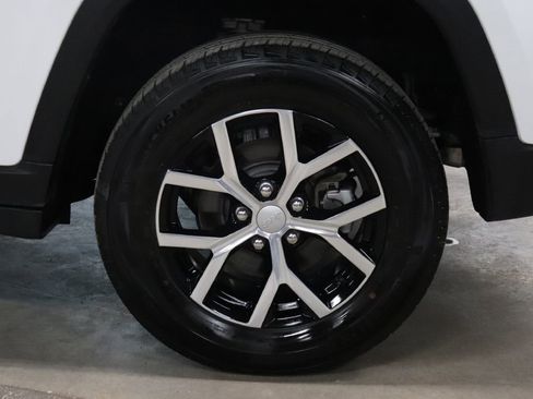 Used 2025 Jeep Grand Cherokee Limited image 30