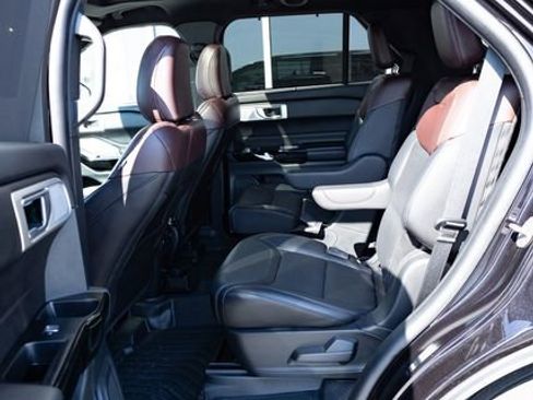 Used 2023 Ford Explorer Platinum w/ Technology Package image 21