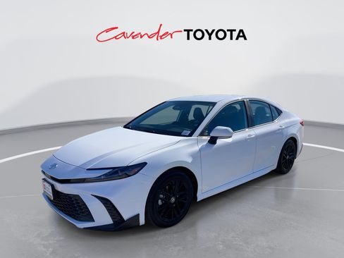 Certified 2026 Toyota Camry SE image 1