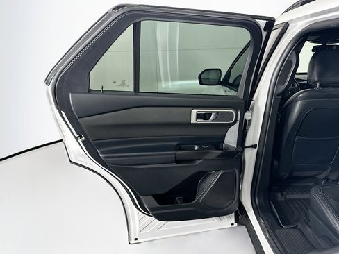 Used 2020 Ford Explorer XLT image 26