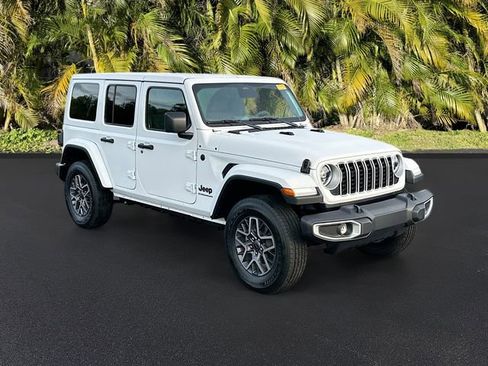Used 2026 Jeep Wrangler Sahara image 4