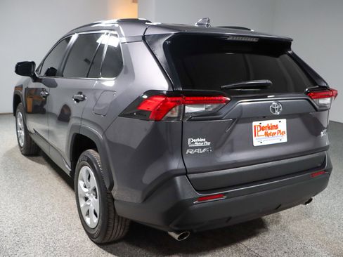 Used 2022 Toyota RAV4 XLE AWD/4WD image 9
