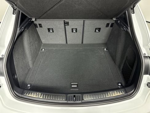 Certified 2024 Porsche Macan w/ Premium Plus Package image 21