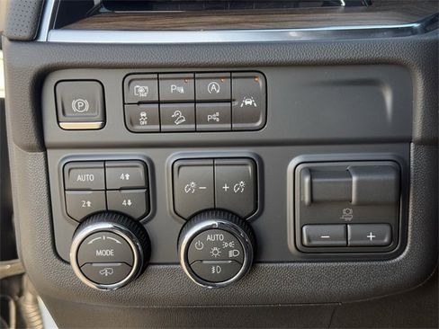 New 2026 Chevrolet Suburban High Country image 19