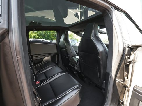 Used 2025 Tesla Cybertruck AWD Crew Cab image 39