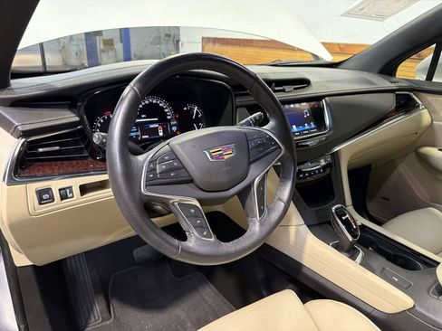 Used 2017 Cadillac XT5 Luxury w/ Driver Awareness Package FWD image 17