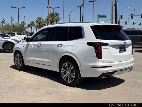 Used 2023 Cadillac XT6 Premium Luxury w/ Technology Package FWD image 4