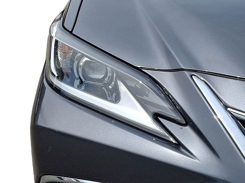 Certified 2024 Lexus ES 350 w/ Premium Package FWD image 10