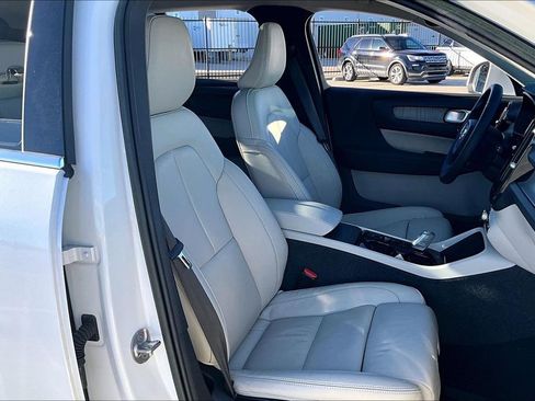 Used 2023 Volvo XC40 B5 Plus w/ Protection Package image 10