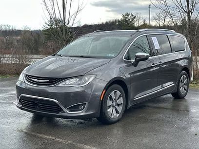 Used 2019 Chrysler Pacifica Limited w/ Advanced Safetytec Group