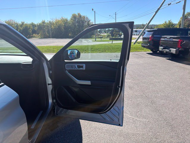 Used 2022 Ford Explorer Limited AWD/4WD image 32