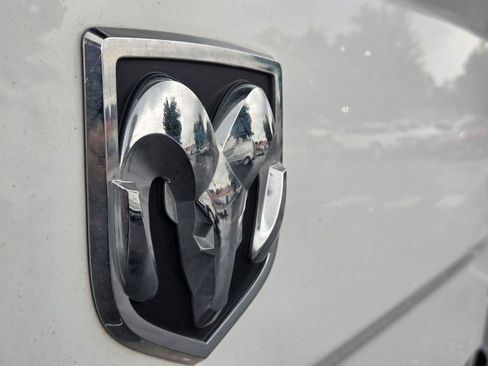 Used 2020 RAM 1500 Classic SLT w/ Luxury Group RWD image 8