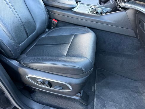 Used 2024 Jeep Wagoneer Series II w/ Flexible Seating Group image 11