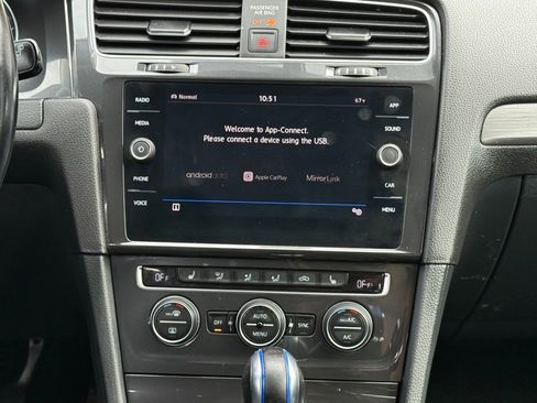 Used 2019 Volkswagen e-Golf SE w/ Driver Assistance Package image 21