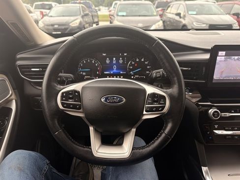 Used 2021 Ford Explorer Limited w/ Equipment Group 301A AWD/4WD image 24