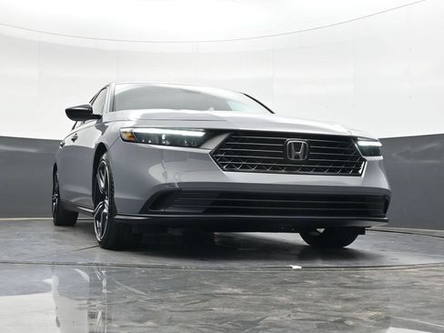 Used 2025 Honda Accord Sport image 28