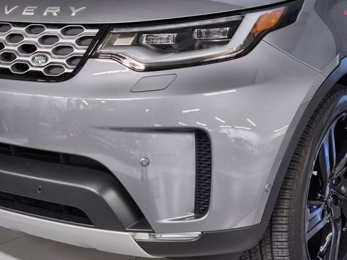 Used 2025 Land Rover Discovery S image 12