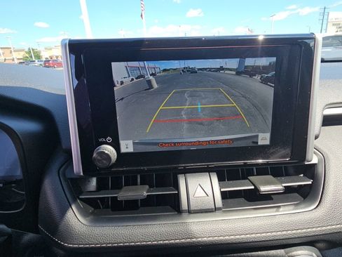 Used 2025 Toyota RAV4 XLE AWD/4WD image 18