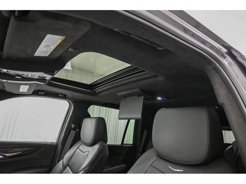 Used 2017 Cadillac Escalade Platinum AWD/4WD image 46