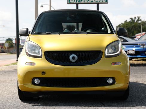 Used 2017 smart fortwo Proxy RWD image 21