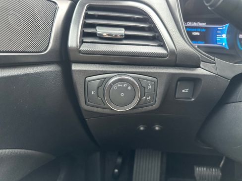 Used 2018 Ford Fusion SE image 19