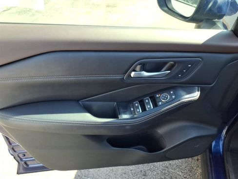 Used 2023 Nissan Rogue SL image 8