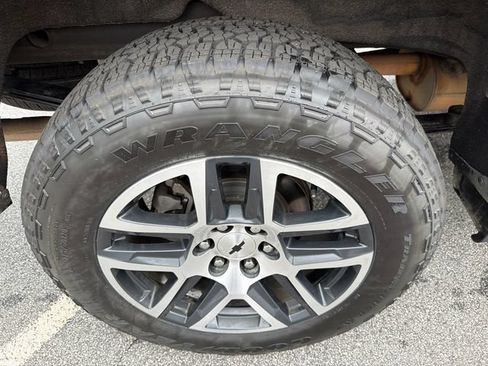 Used 2020 Chevrolet Silverado 1500 LT Trail Boss AWD/4WD image 17