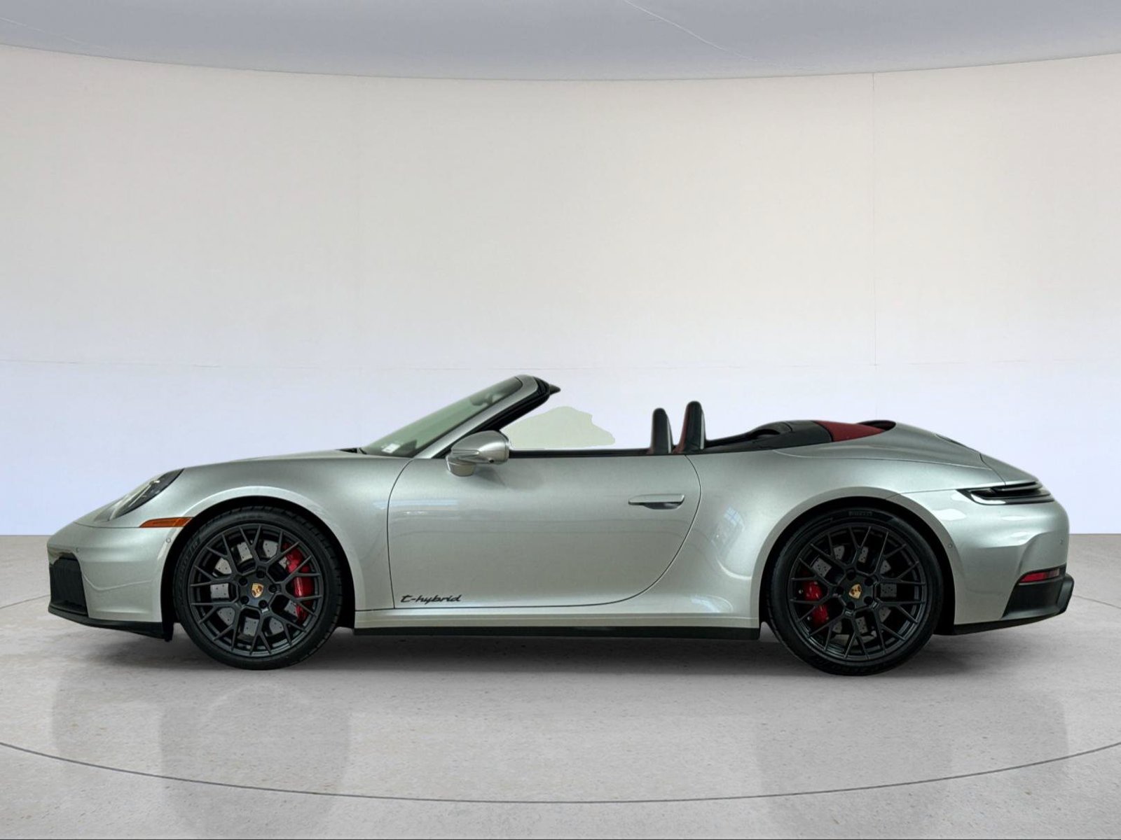 Certified 2025 Porsche 911 Carrera 4 GTS AWD/4WD image 2