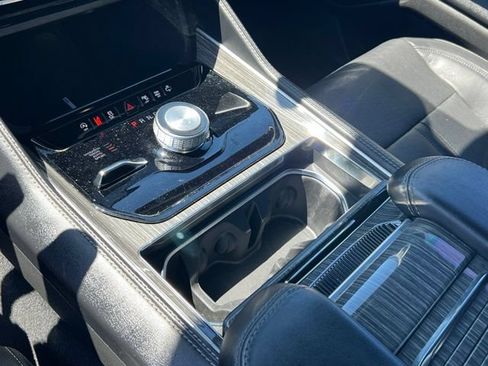 Used 2022 Jeep Wagoneer Series II AWD/4WD image 23