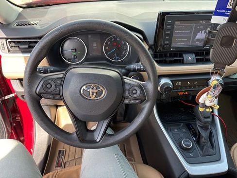 Used 2021 Toyota RAV4 XLE w/ Convenience Package image 6