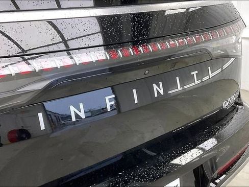 Certified 2025 INFINITI QX80 Luxe image 33