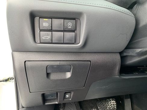 Used 2023 Toyota Highlander XLE image 32