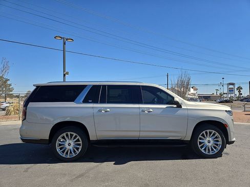 Used 2024 Cadillac Escalade ESV Premium Luxury image 5