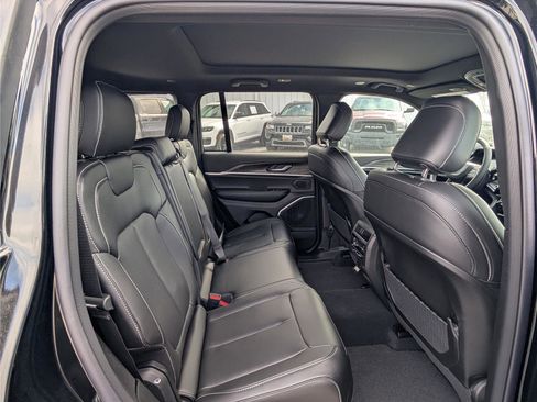 New 2026 Jeep Grand Cherokee Limited w/ Limited Altitude Package AWD/4WD image 7