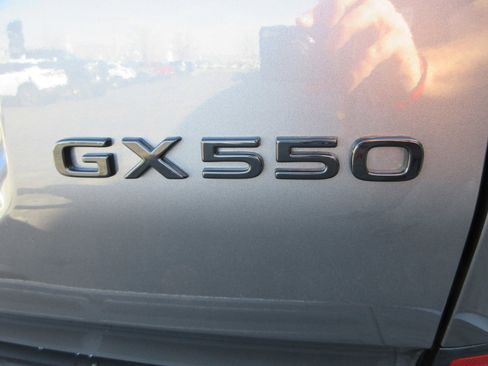 Used 2026 Lexus GX 550 w/ Accessory Package (2T) image 8