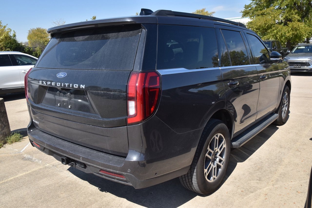 Used 2025 Ford Expedition Active RWD image 5