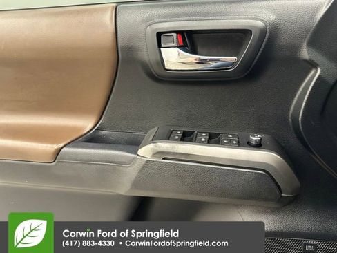 Used 2016 Toyota Tacoma Limited image 34