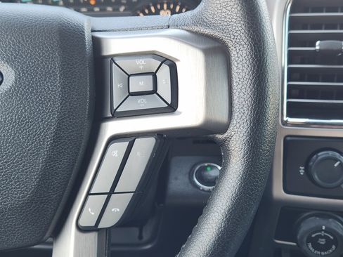 Used 2016 Ford F150 Platinum w/ Equipment Group 701A Luxury image 30